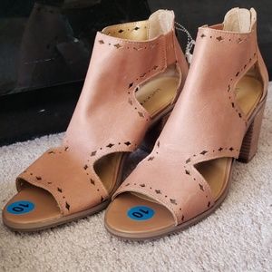 Lucky Brand Kikah Sandals Size 10